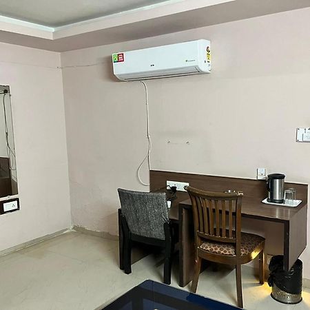 Hotel Shailly Inn Αχμπανταμπάντ Εξωτερικό φωτογραφία
