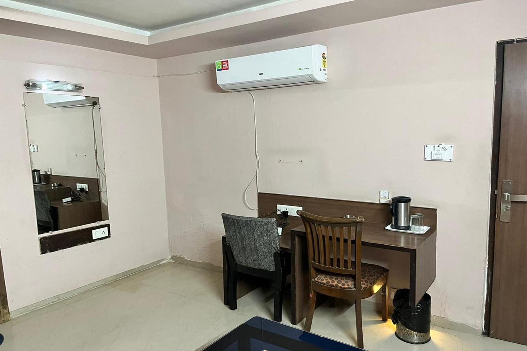 Hotel Shailly Inn Αχμπανταμπάντ Εξωτερικό φωτογραφία