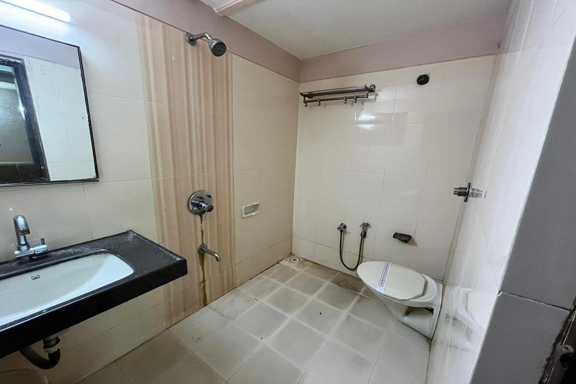 Hotel Shailly Inn Αχμπανταμπάντ Εξωτερικό φωτογραφία