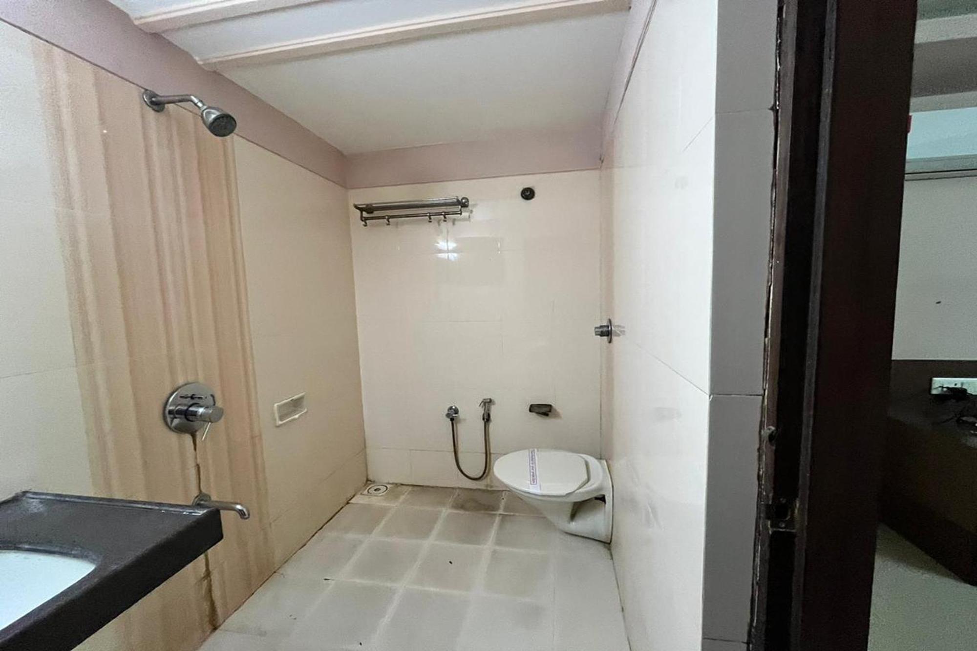 Hotel Shailly Inn Αχμπανταμπάντ Εξωτερικό φωτογραφία