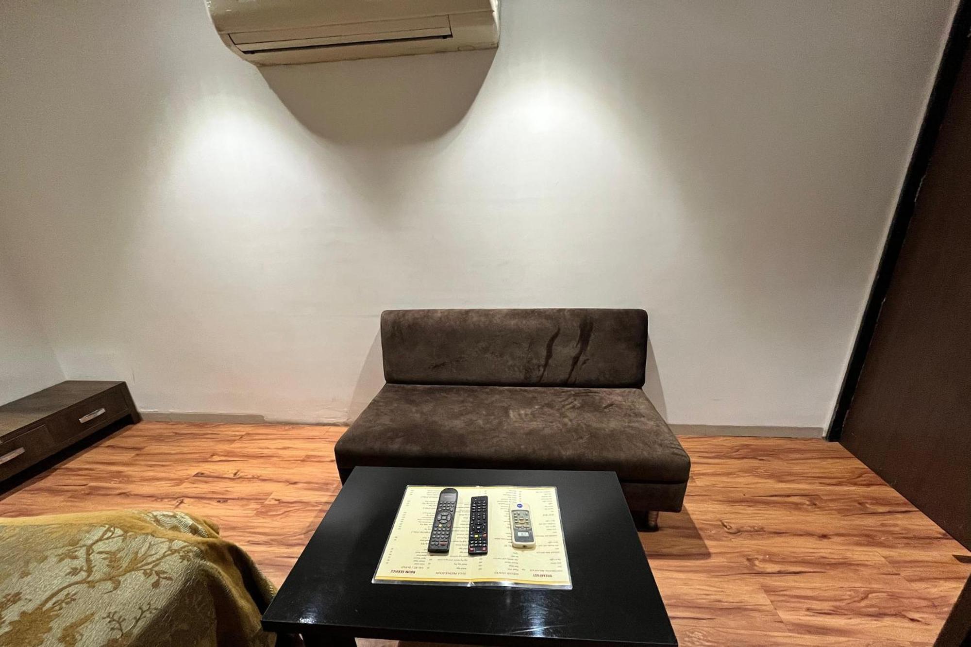 Hotel Shailly Inn Αχμπανταμπάντ Εξωτερικό φωτογραφία