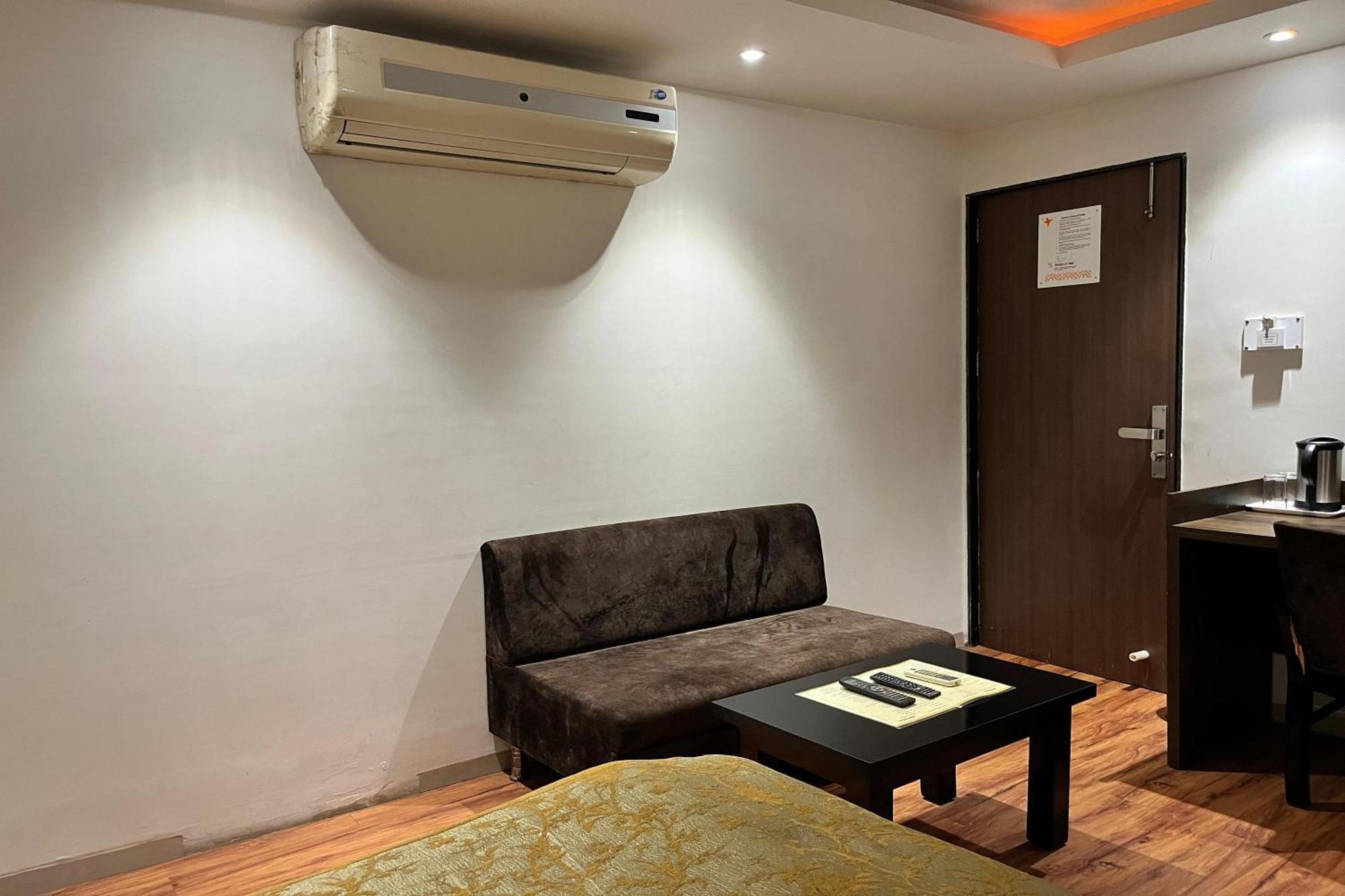 Hotel Shailly Inn Αχμπανταμπάντ Εξωτερικό φωτογραφία