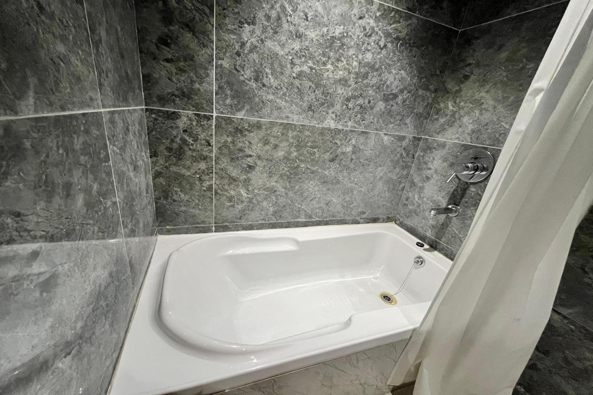 Hotel Shailly Inn Αχμπανταμπάντ Εξωτερικό φωτογραφία
