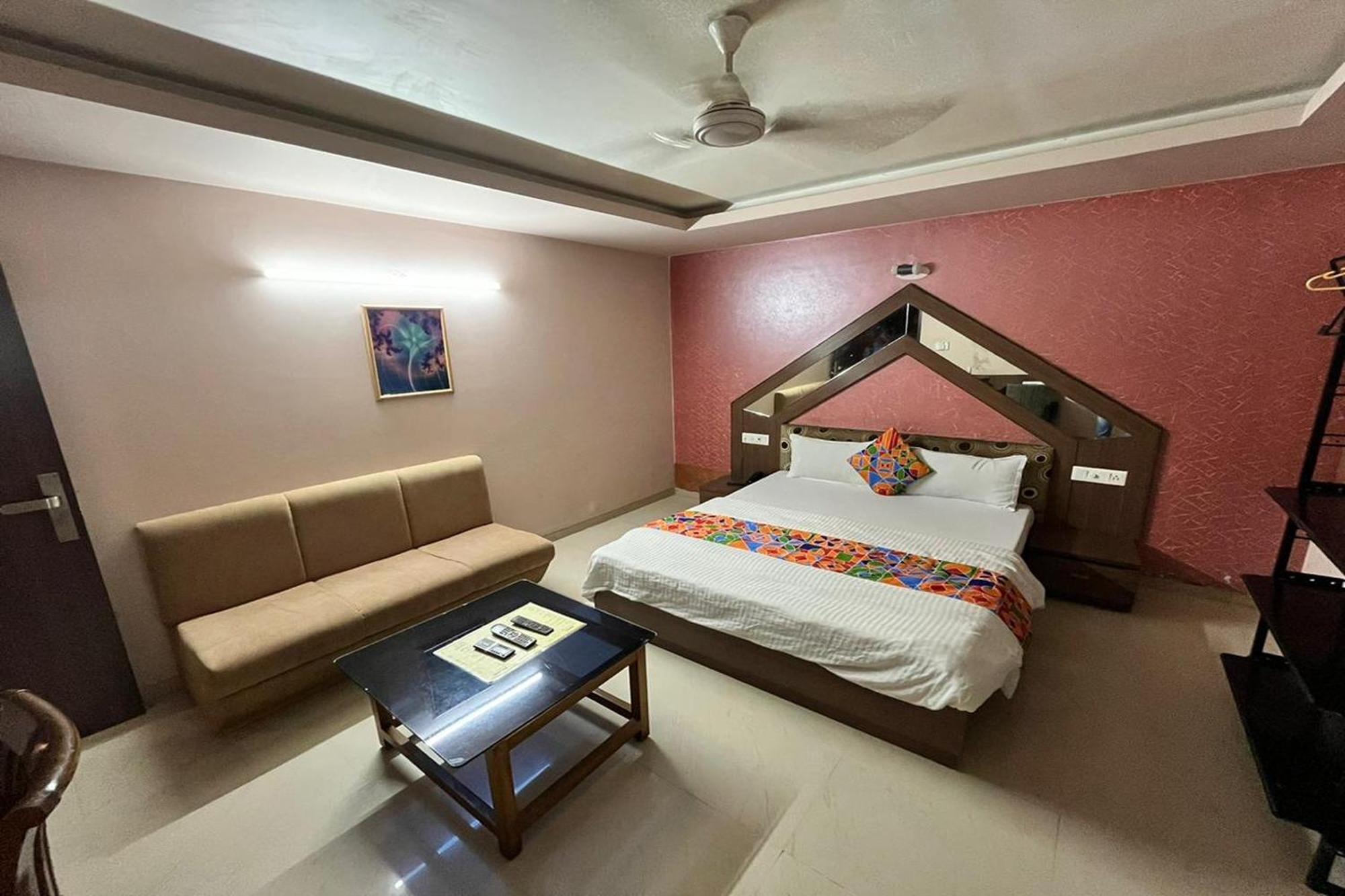 Hotel Shailly Inn Αχμπανταμπάντ Εξωτερικό φωτογραφία