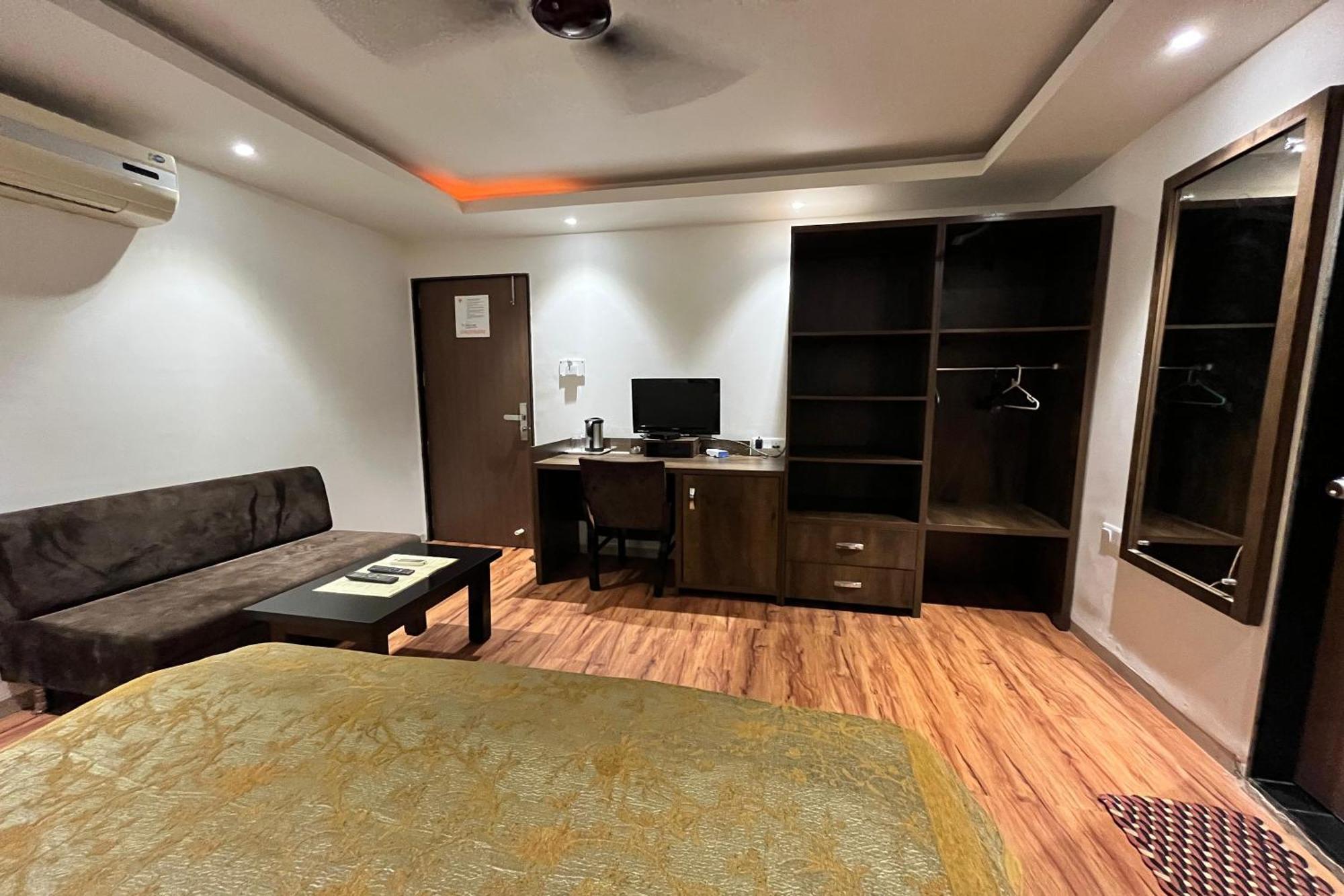 Hotel Shailly Inn Αχμπανταμπάντ Εξωτερικό φωτογραφία