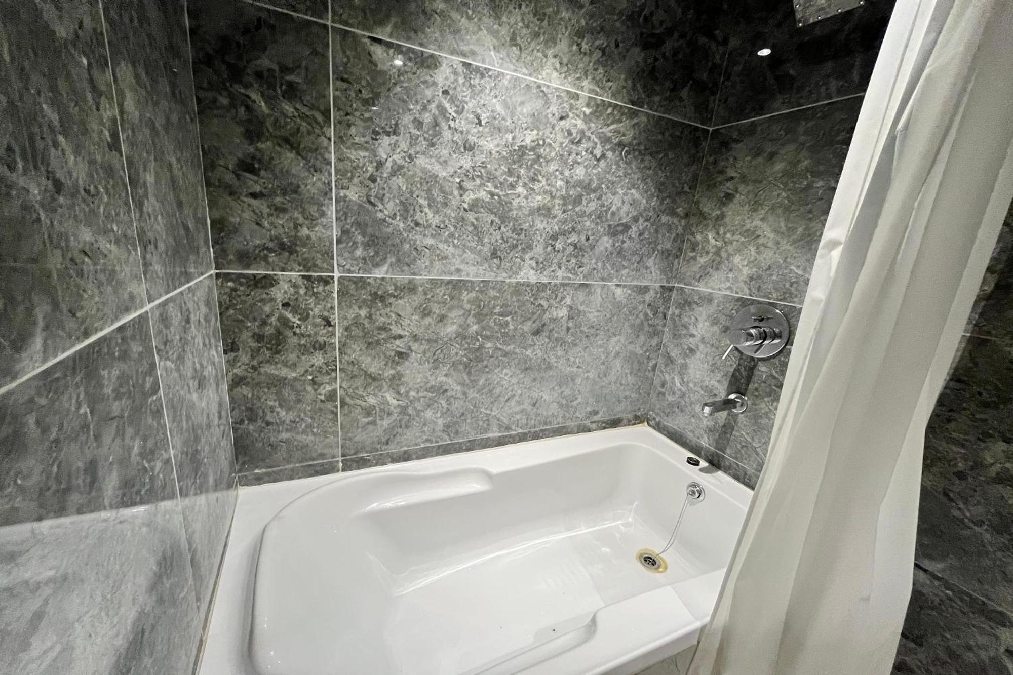 Hotel Shailly Inn Αχμπανταμπάντ Εξωτερικό φωτογραφία