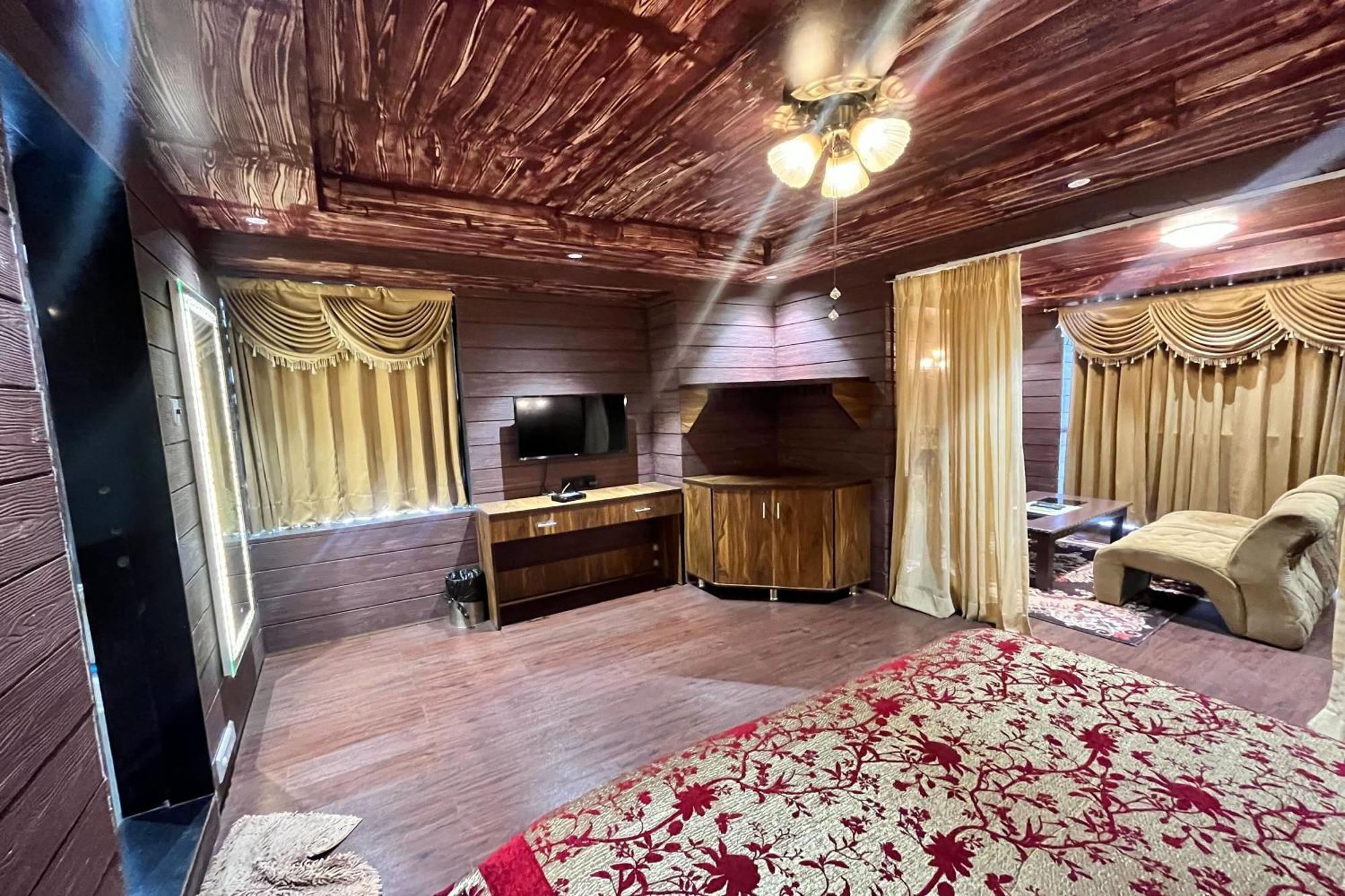 Hotel Shailly Inn Αχμπανταμπάντ Εξωτερικό φωτογραφία